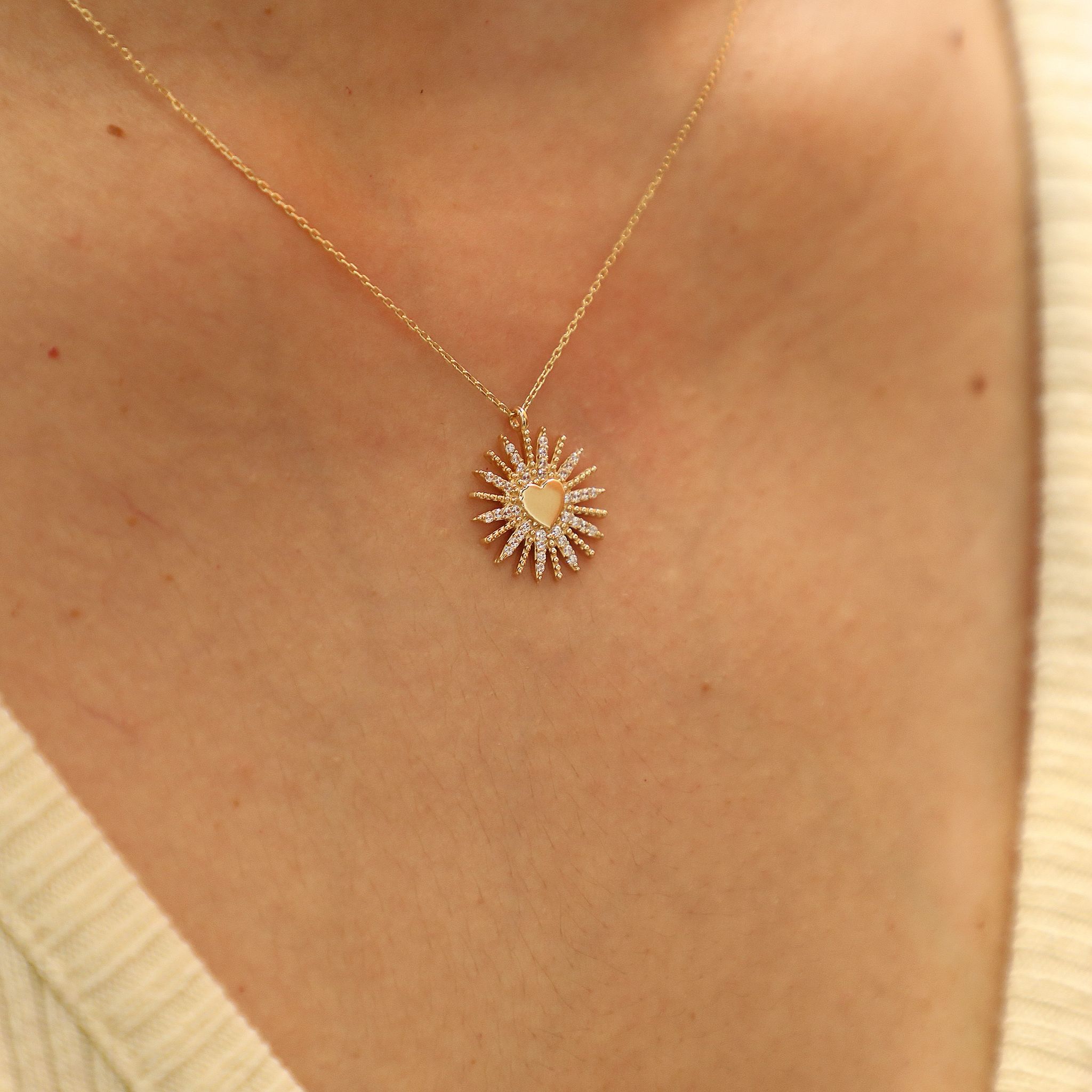 Kalpli Güneş Kolye