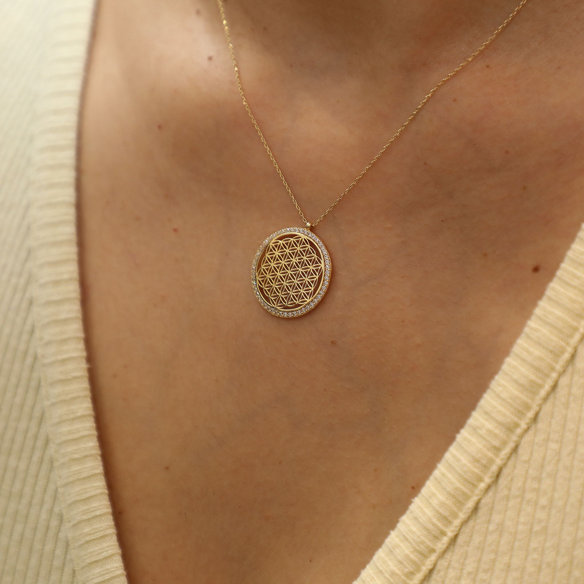 Taşlı Yaşam Çiçeği Kolye