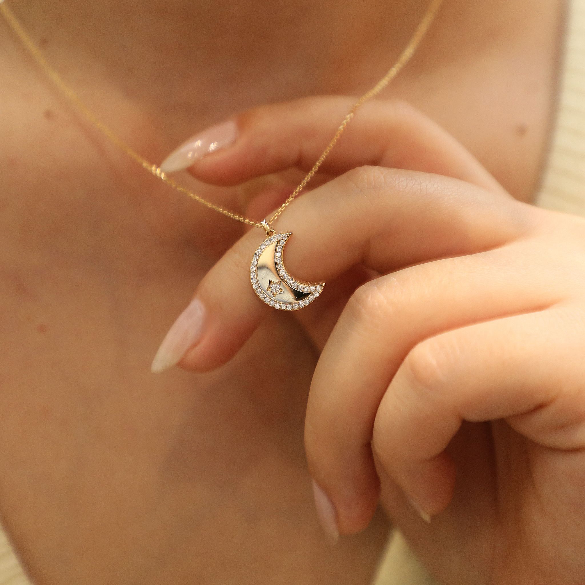Taşlı Yıldız Detaylı Ay Kolye