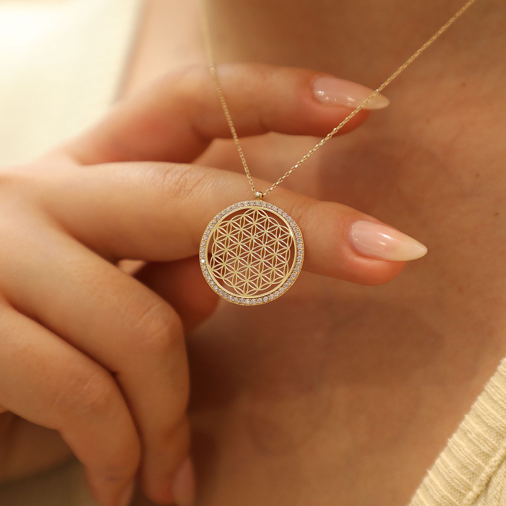 Taşlı Yaşam Çiçeği Kolye