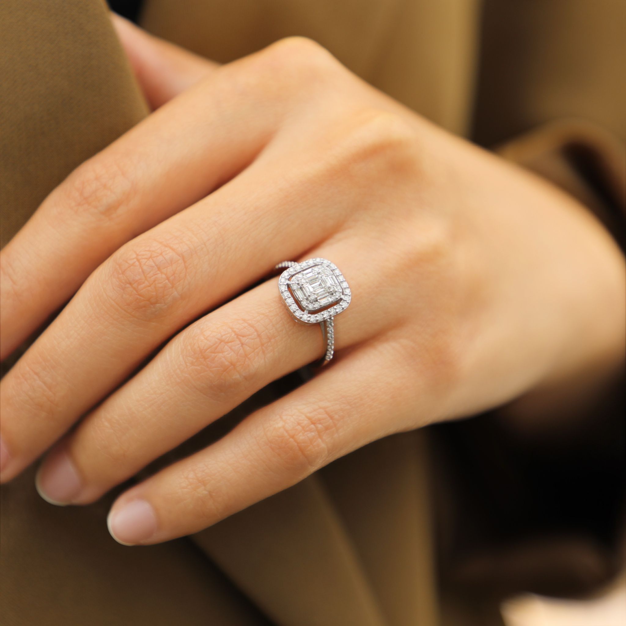 Pırlanta Kadın Baget Kesim Yüzük