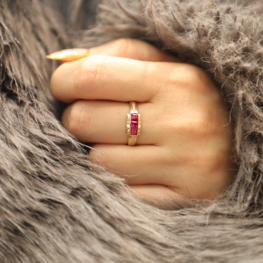 Pembe Taşlı Diana Yüzük